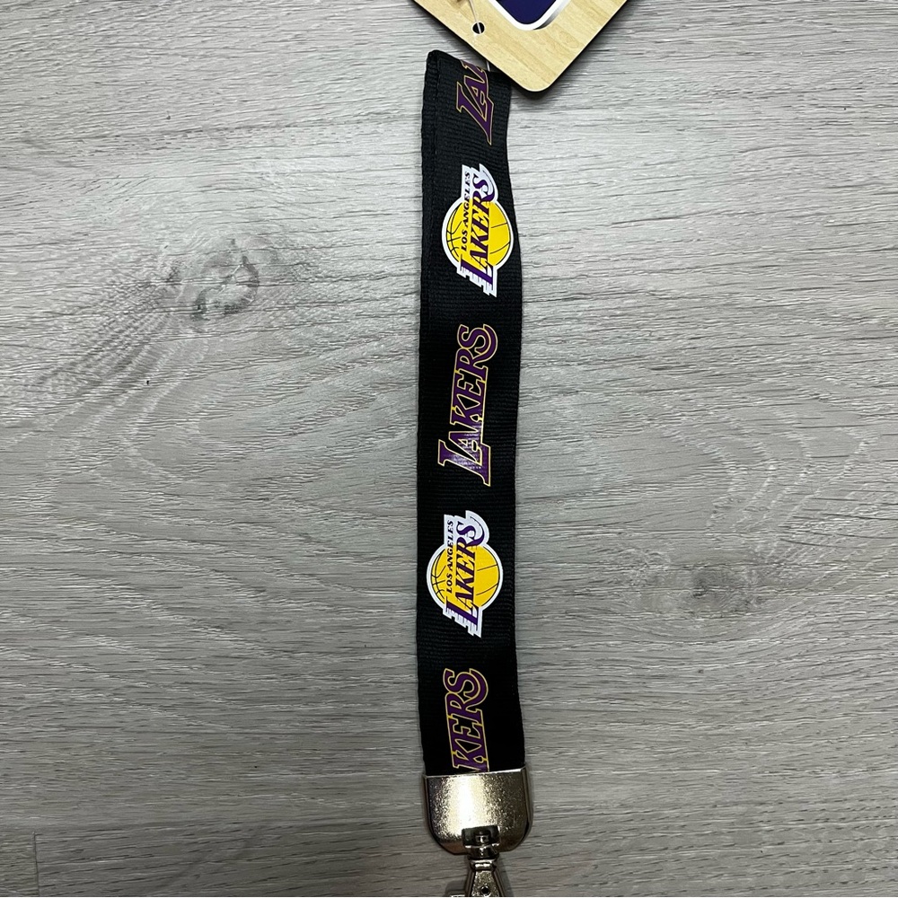 🟣🟡 NBA Los Angeles Lakers Wristlet Lanyard Keychain – Black